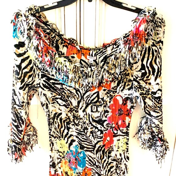 NWOT Agora Floral Pleated Party Top with Fringed Neckling and Sleeves size Med - Picture 4 of 8